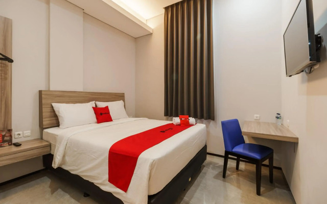 RedDoorz Plus near Senayan City