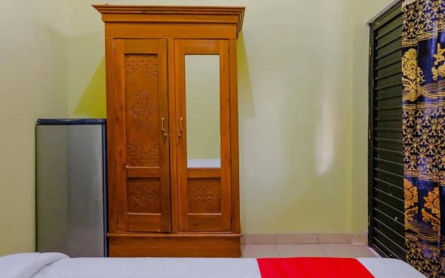 OYO 1784 Hj. Aniek Residence