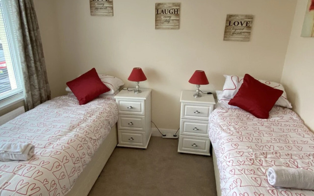 Santa Rosa - 4 Bedroom Holiday Home