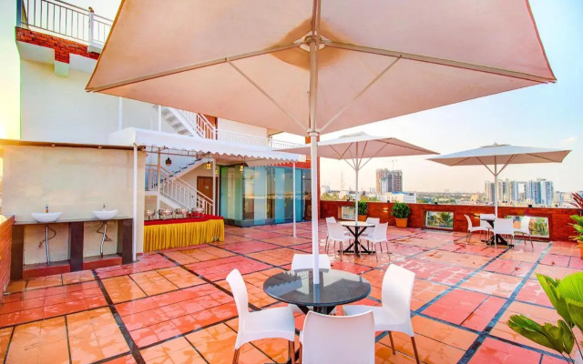 Fabhotel The Royal Suites