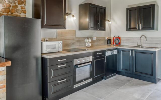 Peaceful Holiday Home in Teillots with Private Pool