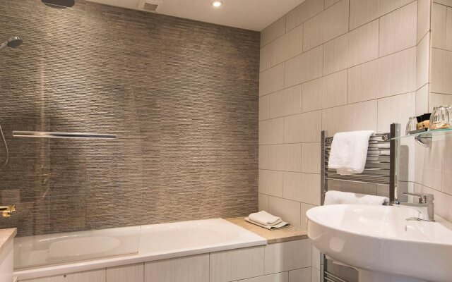 Ascot House Hotel