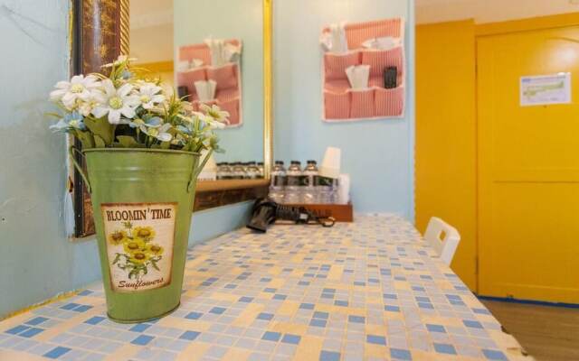 Easy Stay Hostel