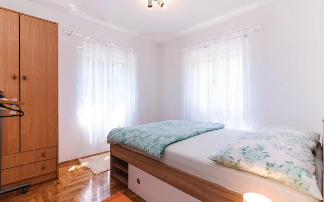 Amazing Home in Privlaka With 4 Bedrooms and Wifi