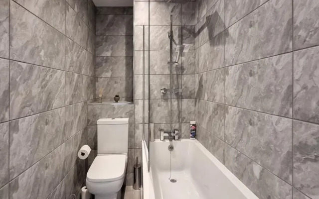 Lovely Modernist 4 Bed House