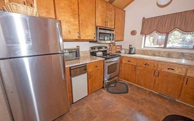 3407 Pine Hill 2 Bedroom Home by RedAwning