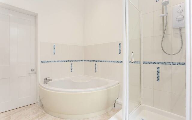 Perfect City Centre Location 50M From Princes St