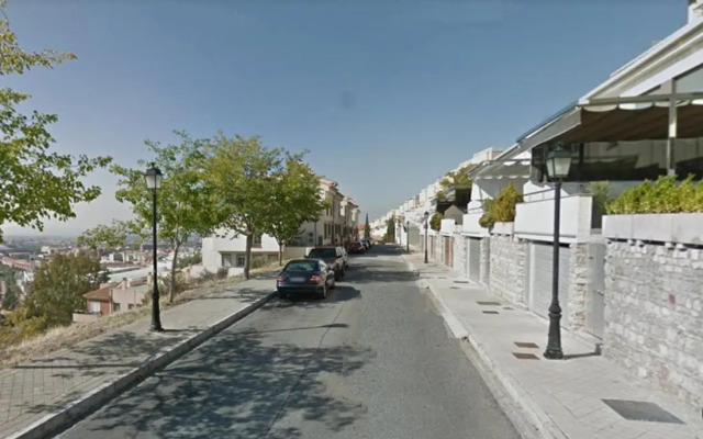 Apart BLANCO para ESQUÍ y ALHAMBRA. Garaje privado