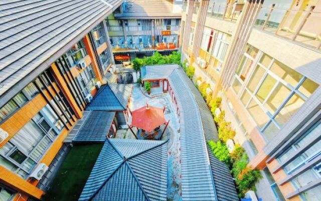 Mingyueshan Tangchi Hot Spring Hotel