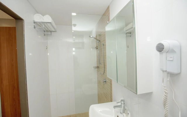 Ela Beach Hotel & Apartments