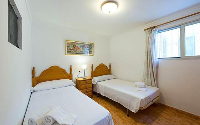 Villa - 12 Bedrooms with Pool and WiFi - 104986