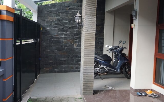 Rumah Sarwestri B&B