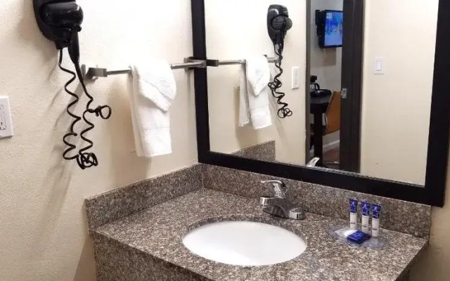 Americas Best Value Inn & Suites Escondido