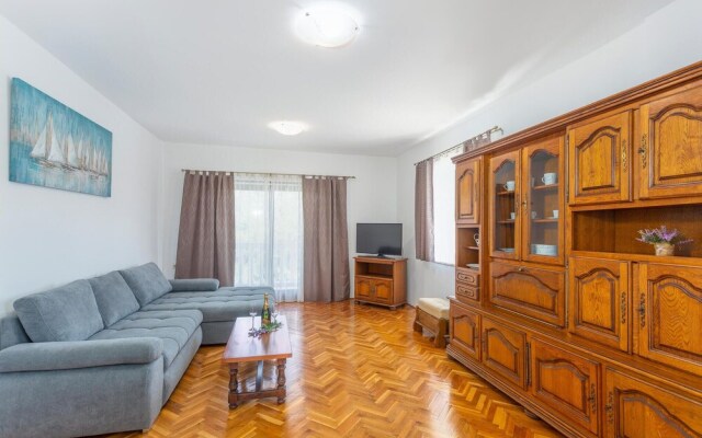 Stunning Apartment in Malinska With Wifi and 2 Bedrooms