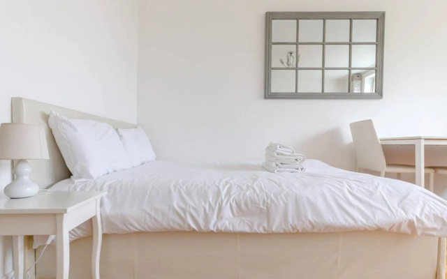 Bright 1 Bedroom Apartment in Between Fulham and Chelsea