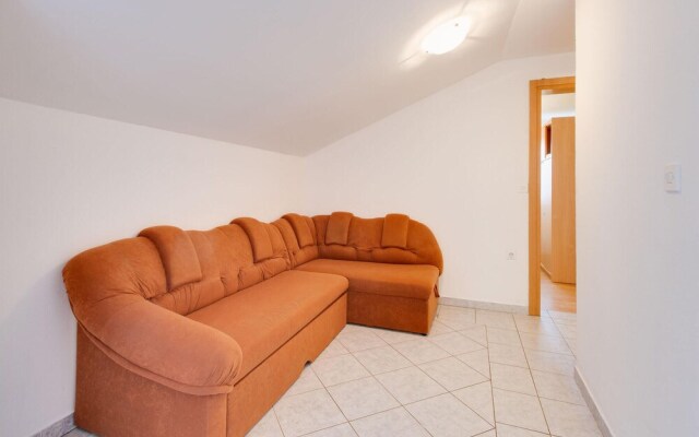 Nice Apartment in Marsici With Wifi and 1 Bedrooms