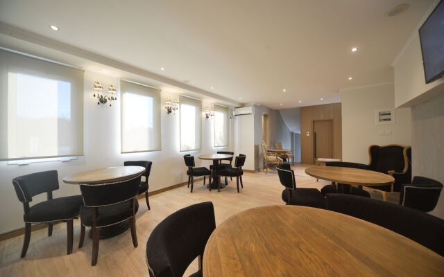 Anixi Hotel by AP