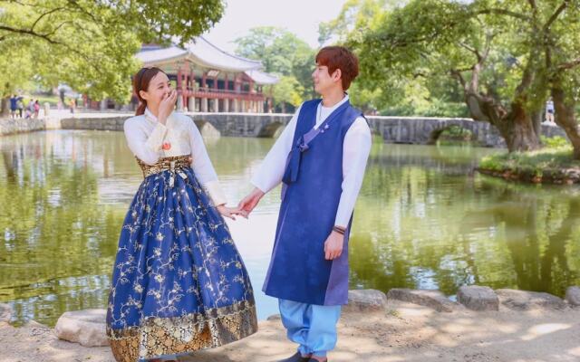 Hanok stay NAMWONYECHON by Kensington