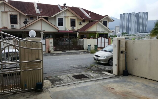 Spice Arena 4room House