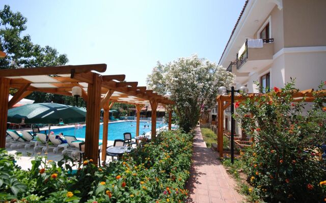 Perdikia Beach Hotel
