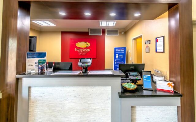 Econo Lodge Inn & Suites East Houston I-10