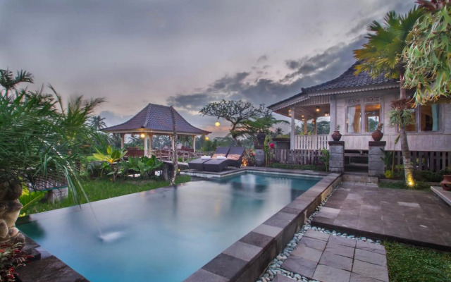 Uma Caming Villas & Gym