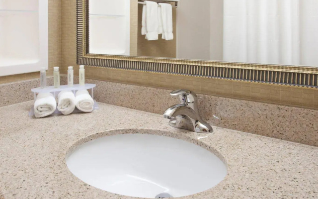 Holiday Inn Express Hotel & Suites Tilton - Lakes Region by IHG
