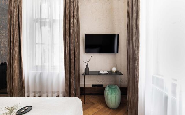 Zola Hotel - Palais de Bohème