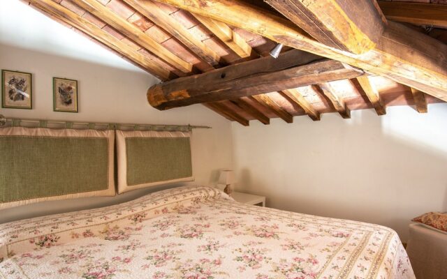 Secluded Apartment in Rapolano Terme with Garden