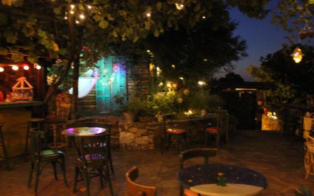 Feggaropetra Inn Magic Mountain House