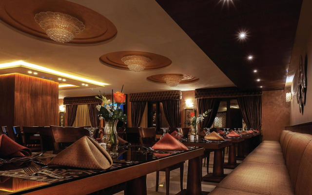 Seven Roses Hotel