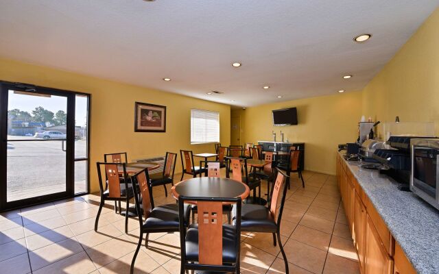 Xecutive Inn and Suites