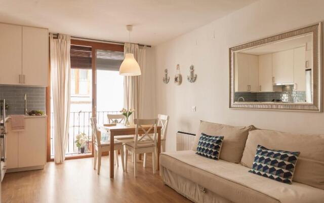 Lets Holidays Centric House with Parking