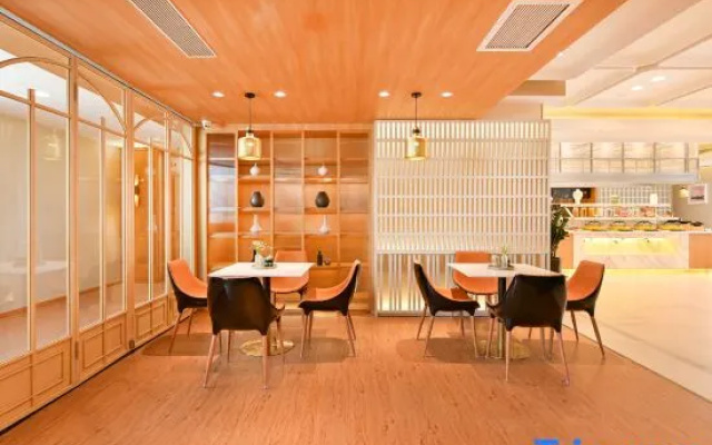Shenyang North Station Financial Center Atour Hotel