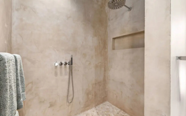 New Designer Villa King Beds Pool Near Beach