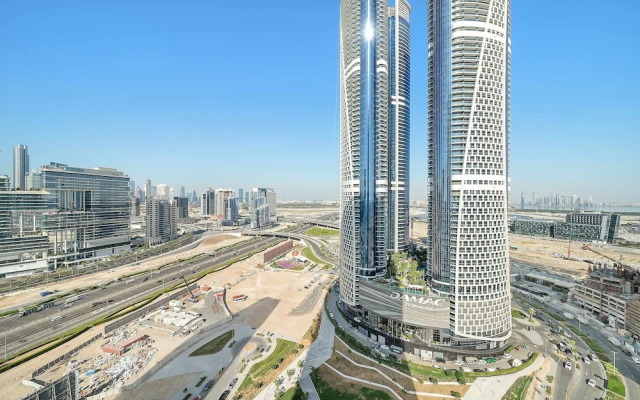Modern 1BR With Stunning Views in Business Bay