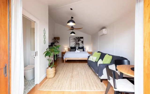 Garden Oasis-1 min from the beach & pet friendly!