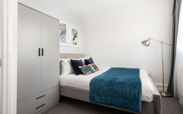 Modern 4-Bedroom Apart near Aldgate East