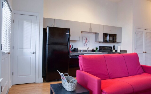 Fun 1 BR Apt In Popular NODA