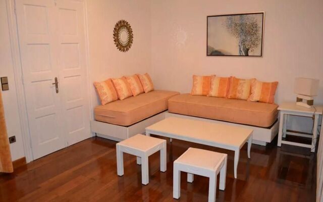 Le Coq Apartments
