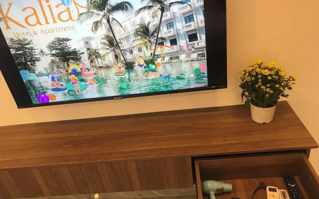 10 Bedroom Apartment 300m From The Sea