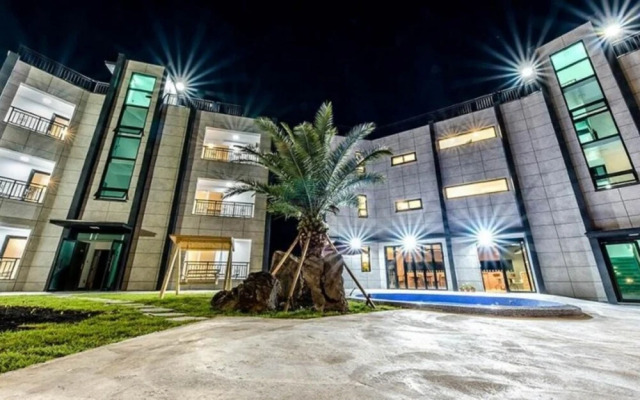 Seogwipo Moira Spa Pension