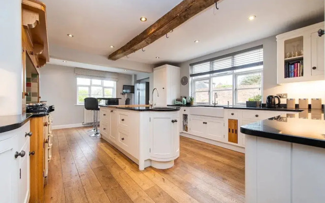 Bank Farm House Stunning House & Gardens