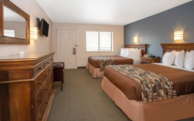 Travelodge by Wyndham Gardiner Yellowstone Park North