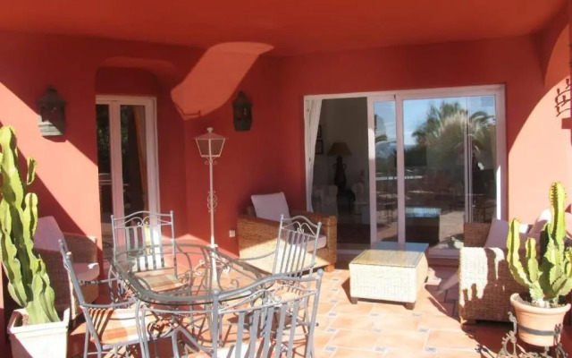 Marbella beachside apartment in 5 star gated