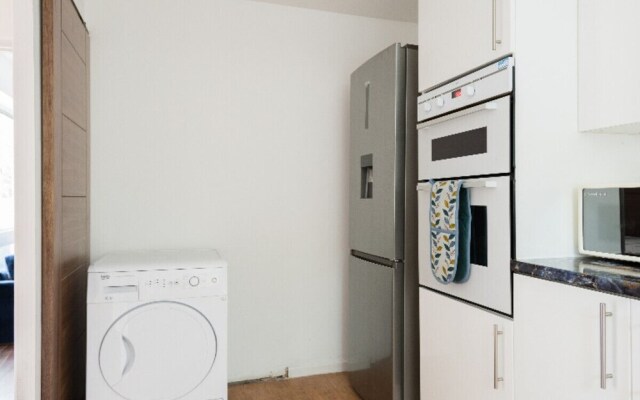 The Jericho Terrace House - 2BD + Parking