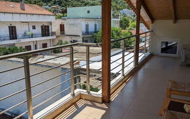 Samaras Apartments in Kamena Vourla
