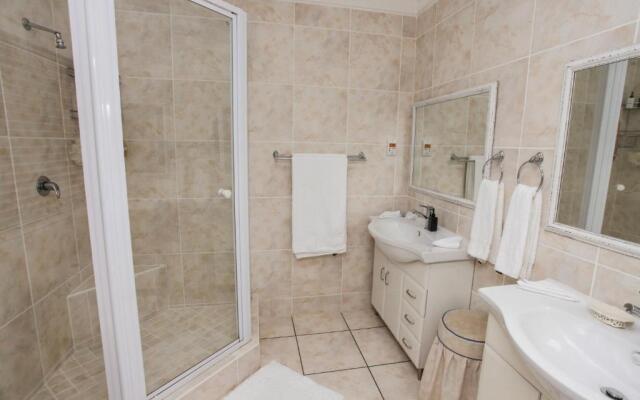 Selborne 4 Bedroom Delight ZPF19