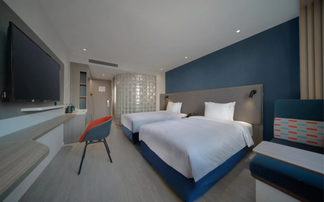 Holiday Inn Express Shanghai Jinqiao Central by IHG