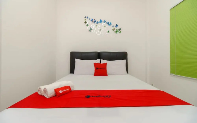 RedDoorz near Kejaksan Station Cirebon 2